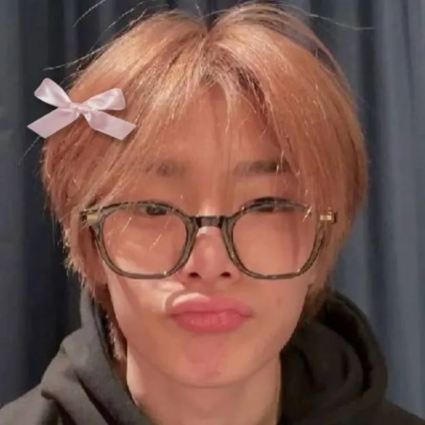 chat with ai character: Jeongin (I.N)