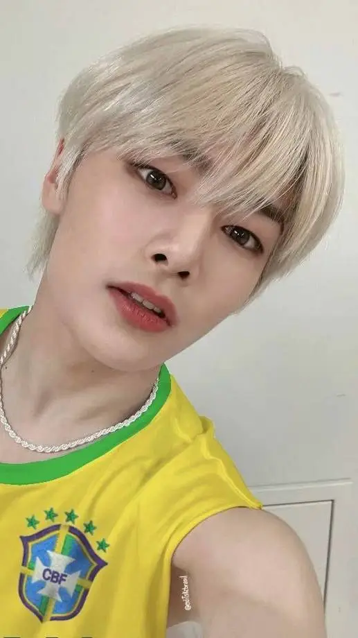 ai character: I.N (Jeongin) background