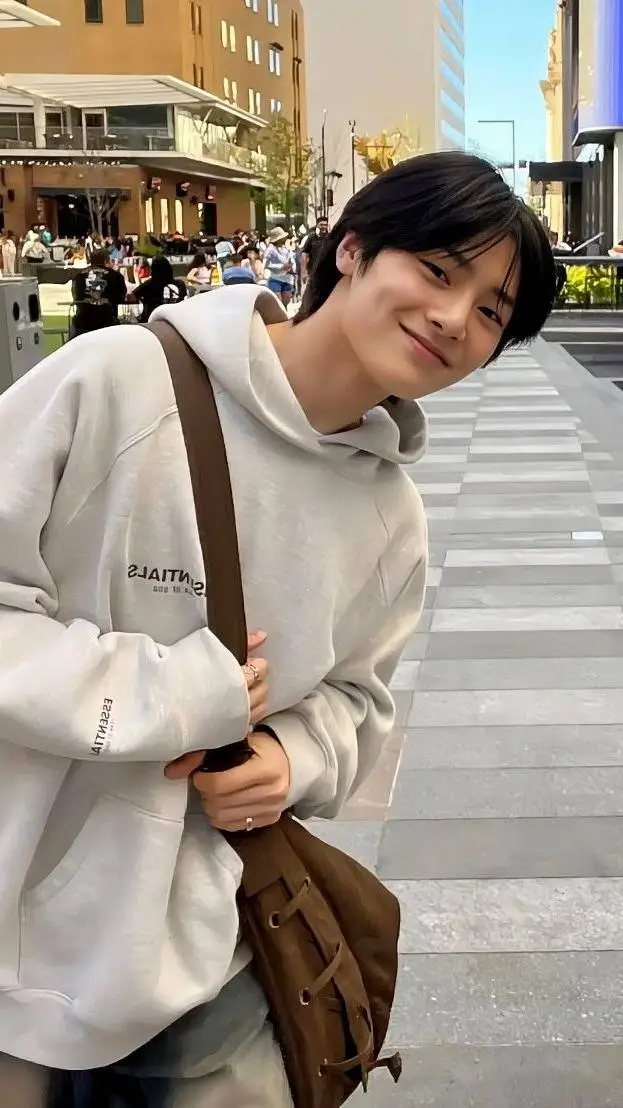 ai character: Jeongin (I.N) background