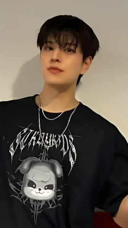 ai character: Seungmin  background