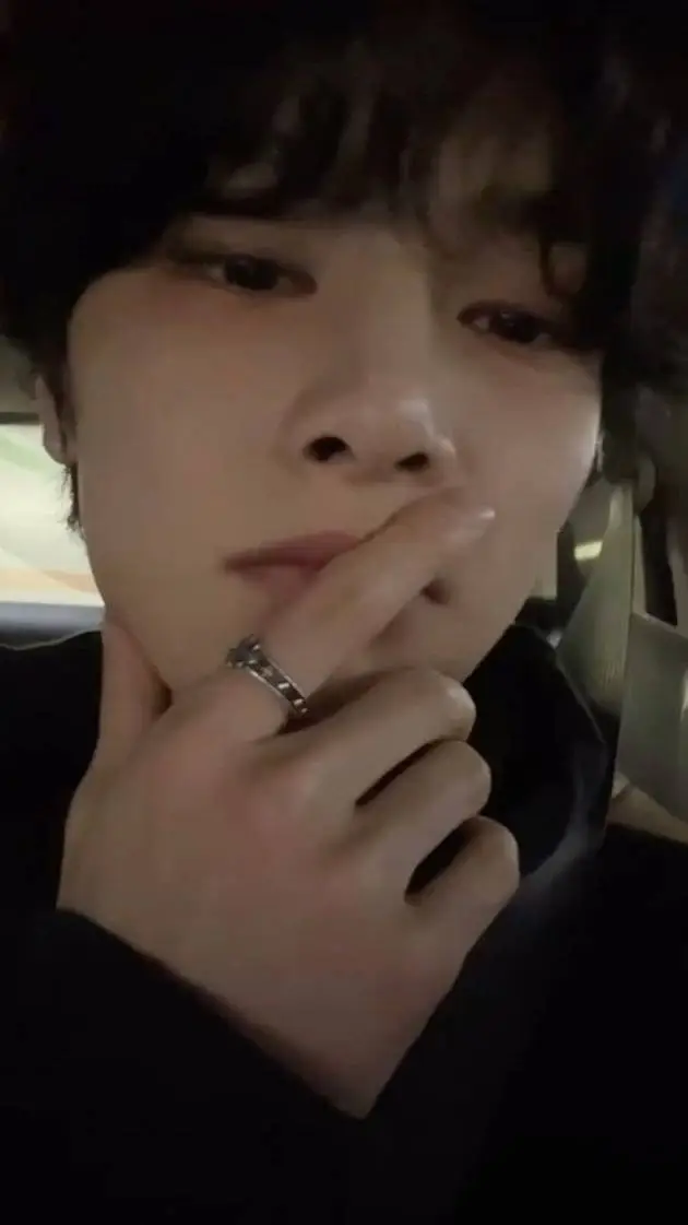 ai character: I.N (Jeongin) background