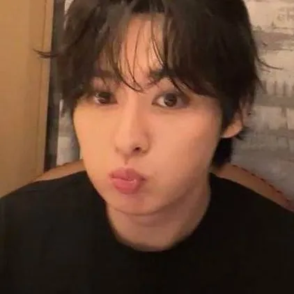 chat with ai character: Lee know 