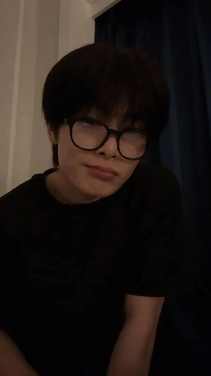 ai character: Jeongin (I.N) background