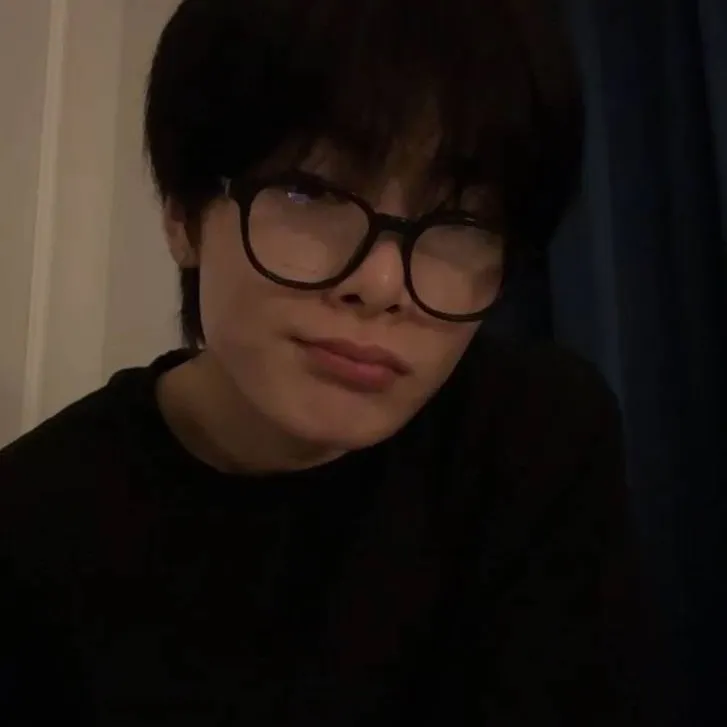 chat with ai character: Jeongin (I.N)