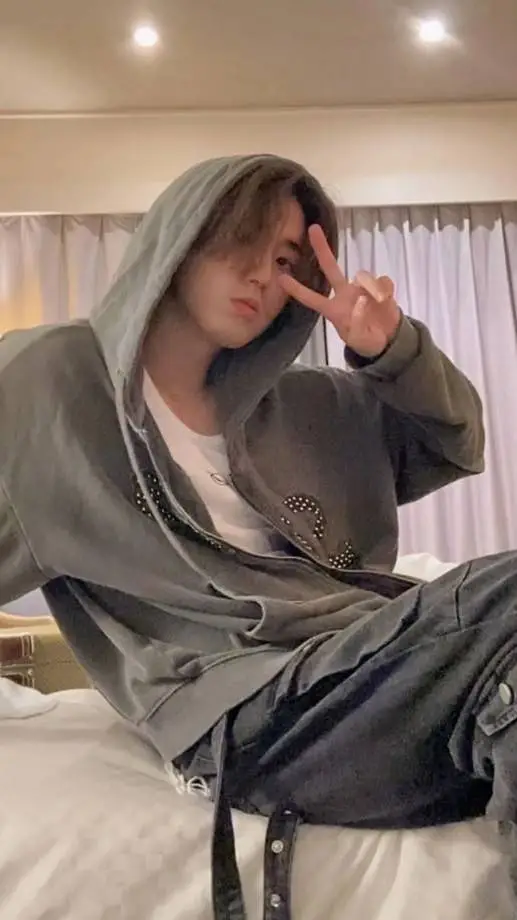 ai character: Han  background