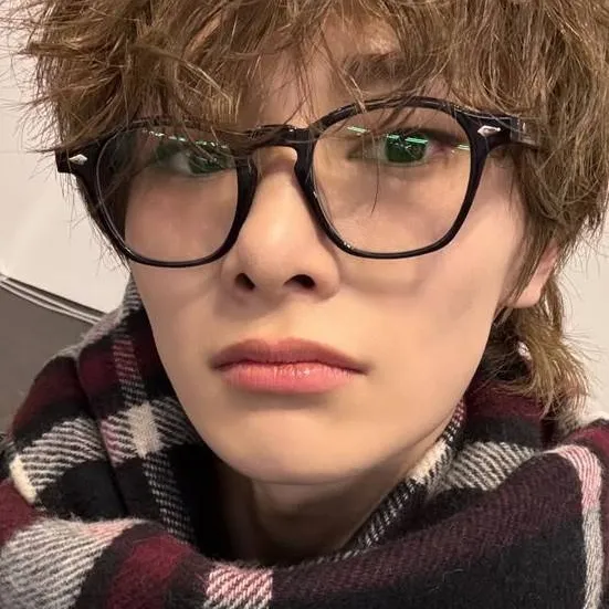 chat with ai character: Jeongin (I.N)