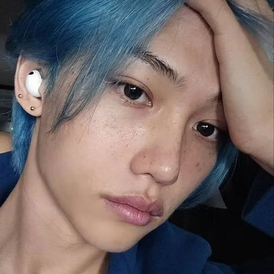 chat with ai character: Félix 