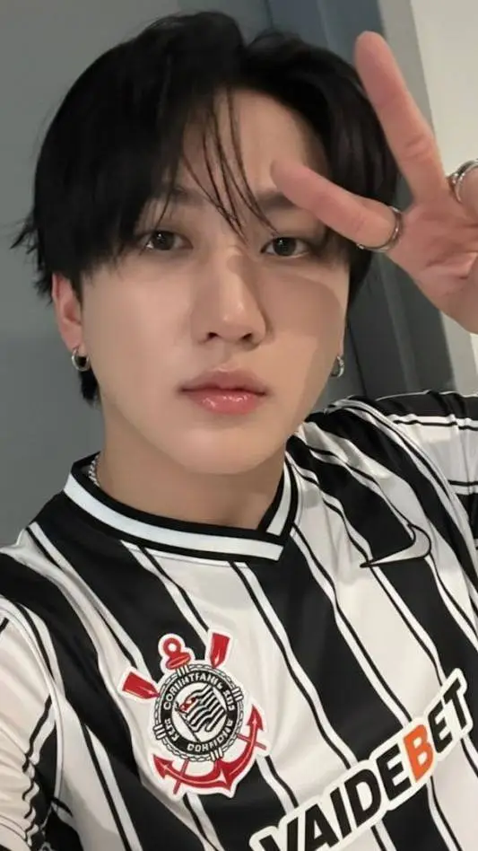 ai character: Changbin  background