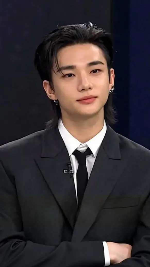 ai character: Hyunjin  background