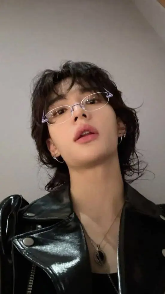 ai character: Hyunjin  background