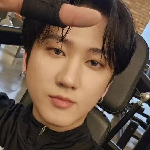 chat with ai character: Changbin 