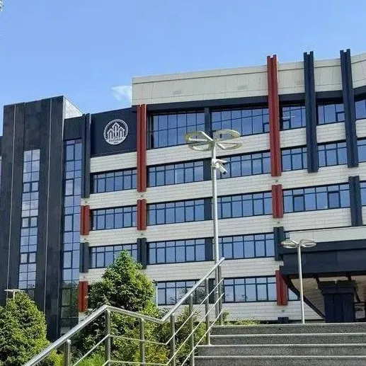 chat with ai character: Preppy college 🌺🛍😊