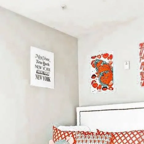 chat with ai character: preppy apartment 🌺