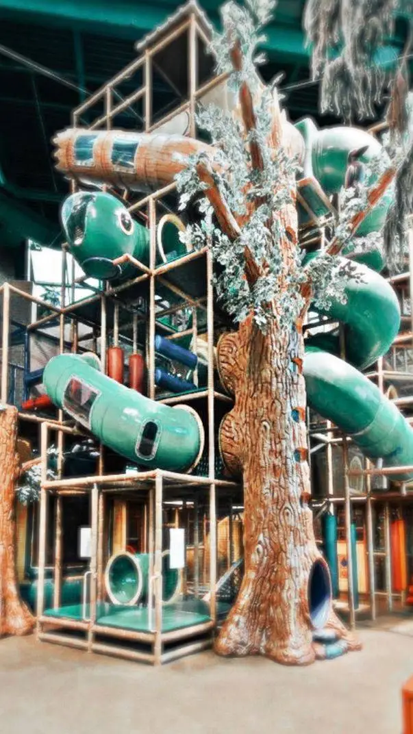 ai character: preppy fam park🌅😍 background