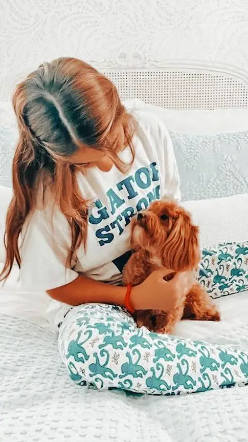 ai character: Preppy sister 😗🌺 background