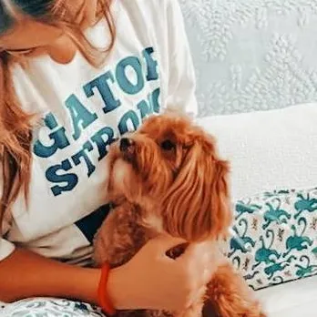 chat with ai character: Preppy sister 😗🌺