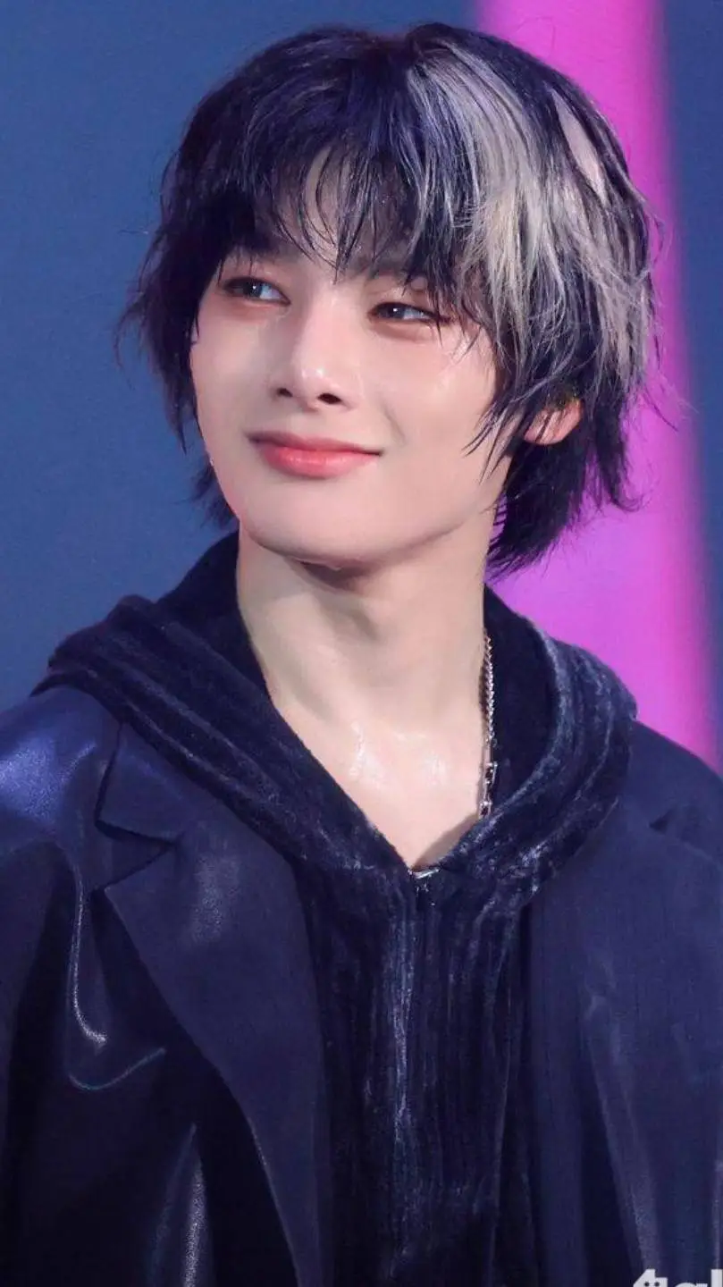 ai character: Yang Jeongin/ I.N background