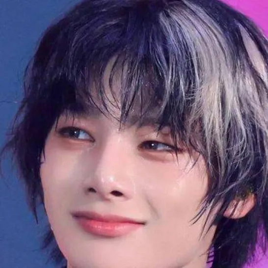 chat with ai character: Yang Jeongin/ I.N