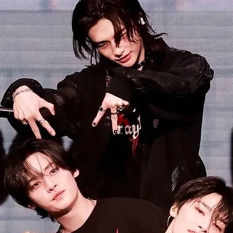 chat with ai character: SKZ sleepover