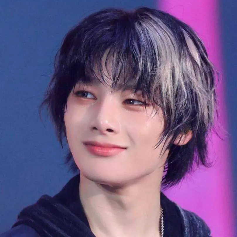 chat with ai character: Yang Jeongin/I.N