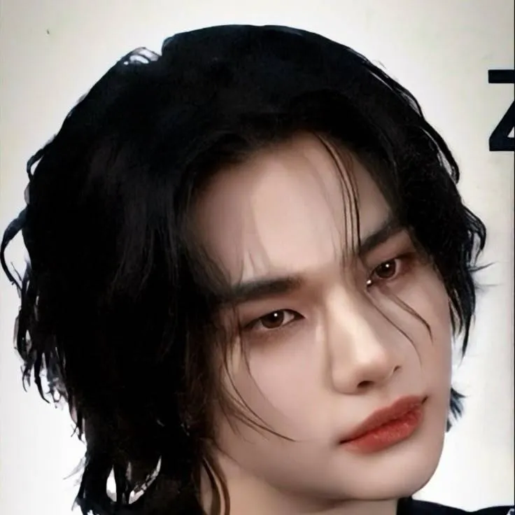 chat with ai character: Hwang Hyunjin 