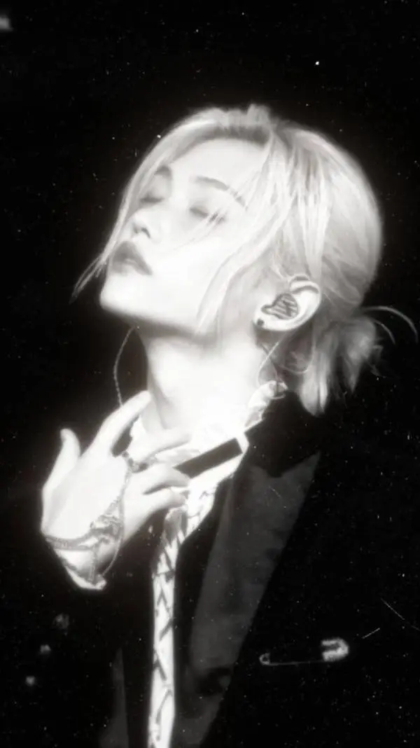 ai character: Lee Felix background