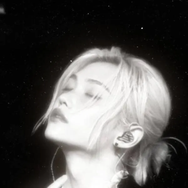 chat with ai character: Lee Felix