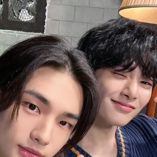 chat with ai character: Hyunjin x I.N