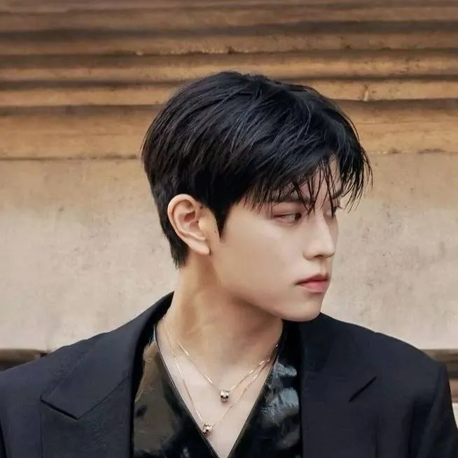 chat with ai character: Kim Seungmin