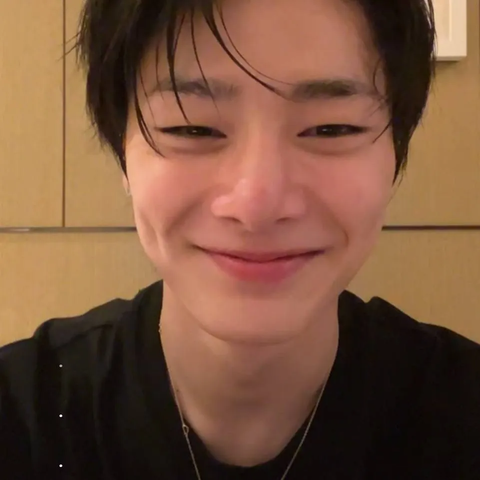 chat with ai character: Yang Jeongin (I.N)