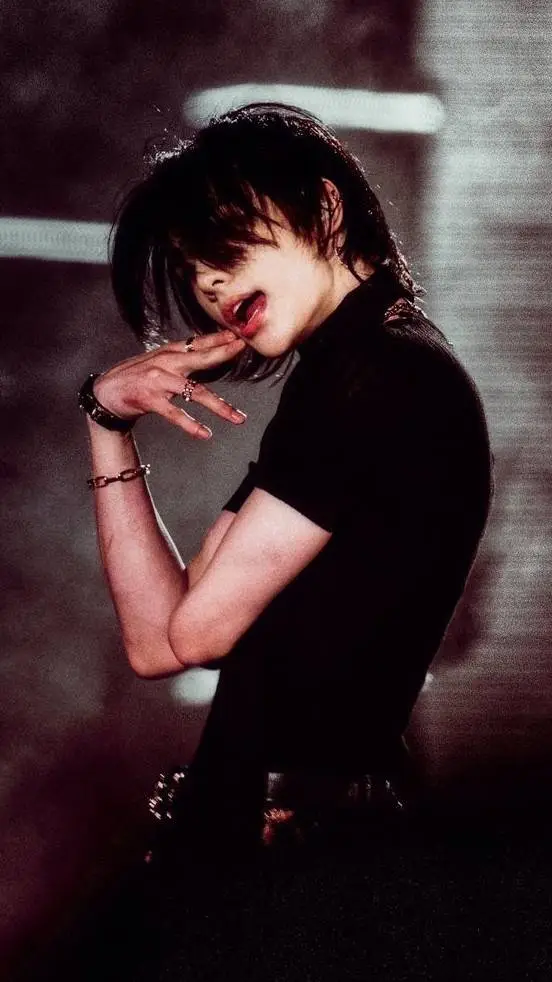 ai character: Hwang Hyunjin background