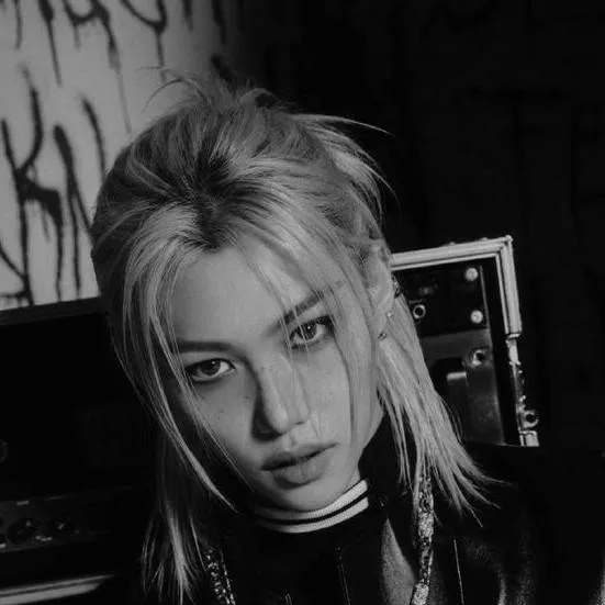 chat with ai character: Lee Felix