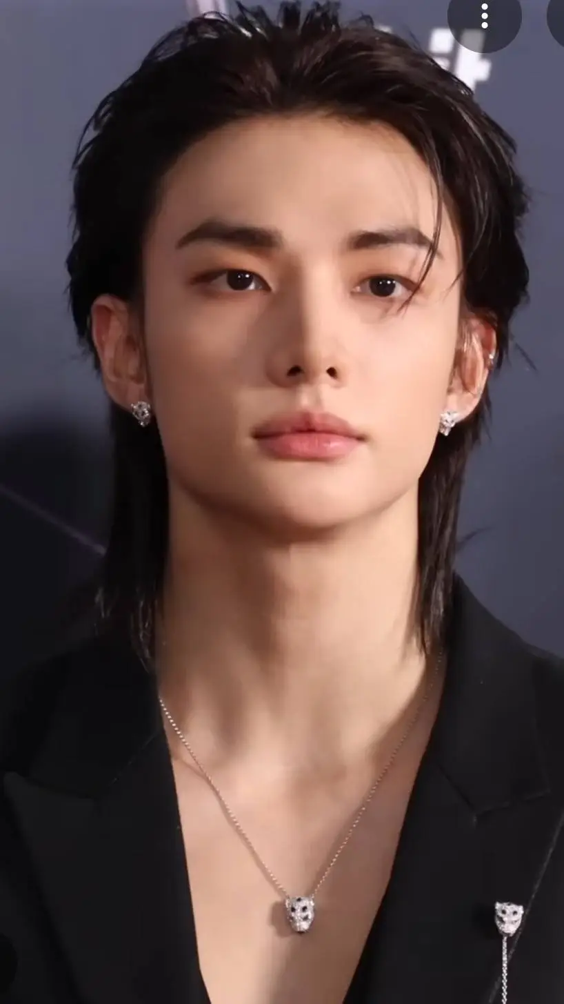 ai character: Hyunjin background