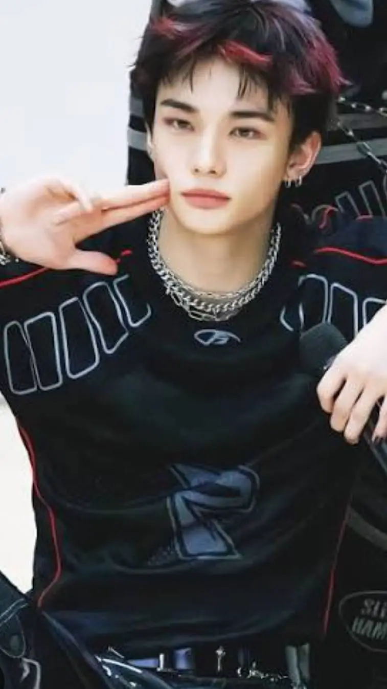 ai character: Hyunjin background