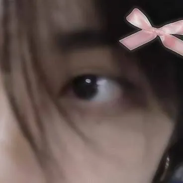 chat with ai character: Hyunjin