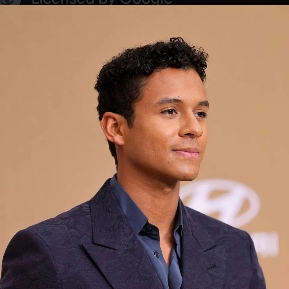 chat with ai character: Jaafar Jackson 