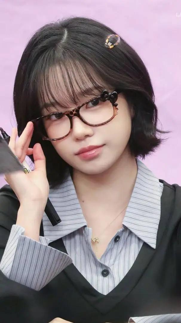 ai character: jo yuri estudiante background