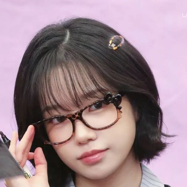 chat with ai character: jo yuri estudiante