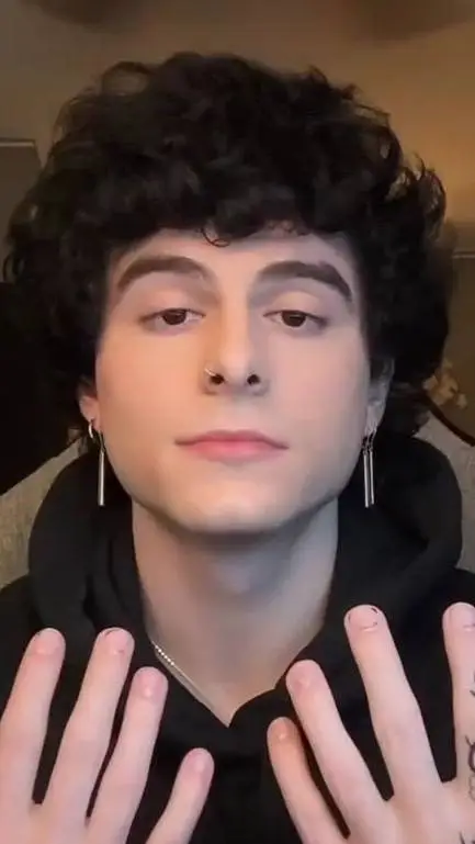 ai character: Arny/Birlap background