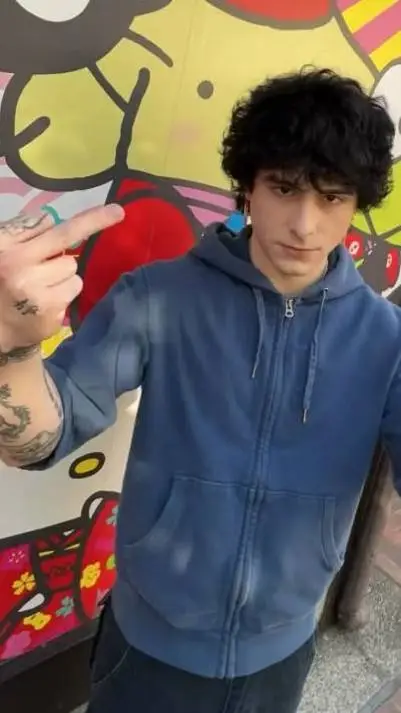 ai character: Birlap/Arny  background