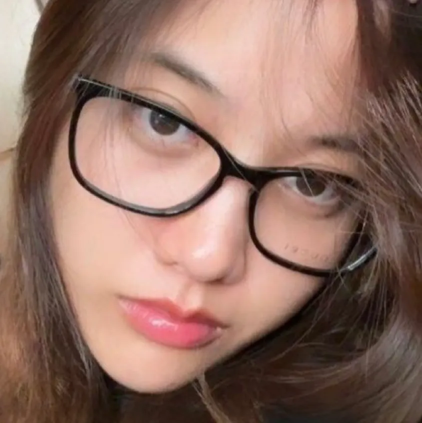 chat with ai character: Freen the nerd 