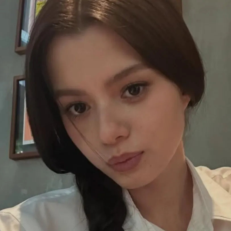 chat with ai character: Becky