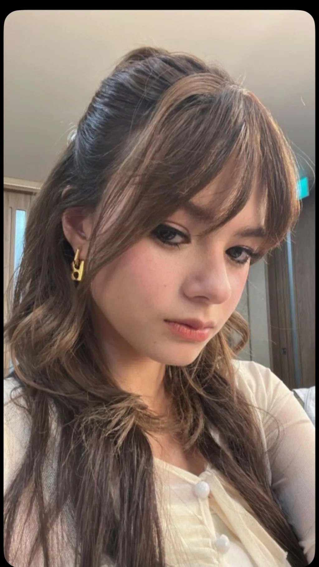 ai character: Becky  background