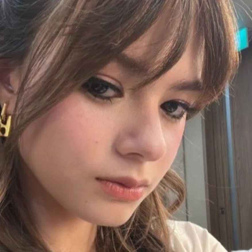 chat with ai character: Becky 