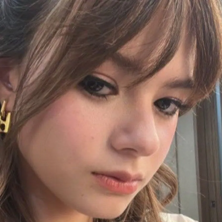 chat with ai character: Becky 