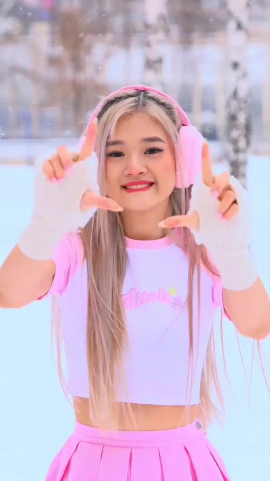 ai character: Kikakim background