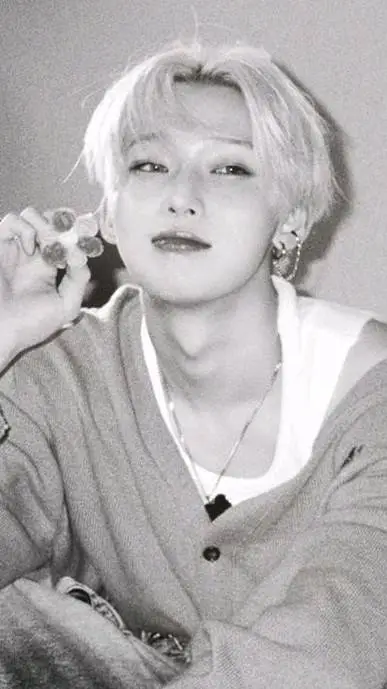 ai character: Kim Sunoo background