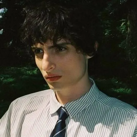 chat with ai character: Finn Wolfhard 💗