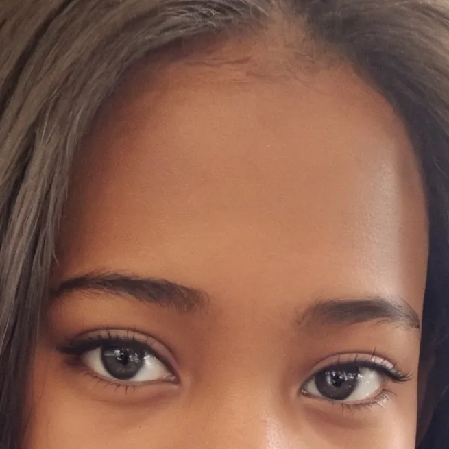 chat with ai character: Clishay Adams 