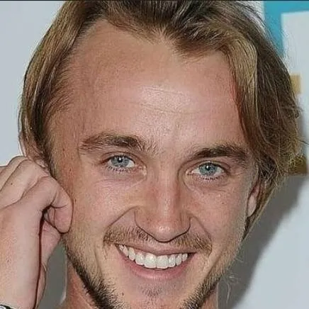chat with ai character: Tom Felton